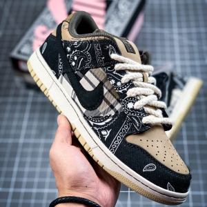 SB Dunk Low Travis Scott