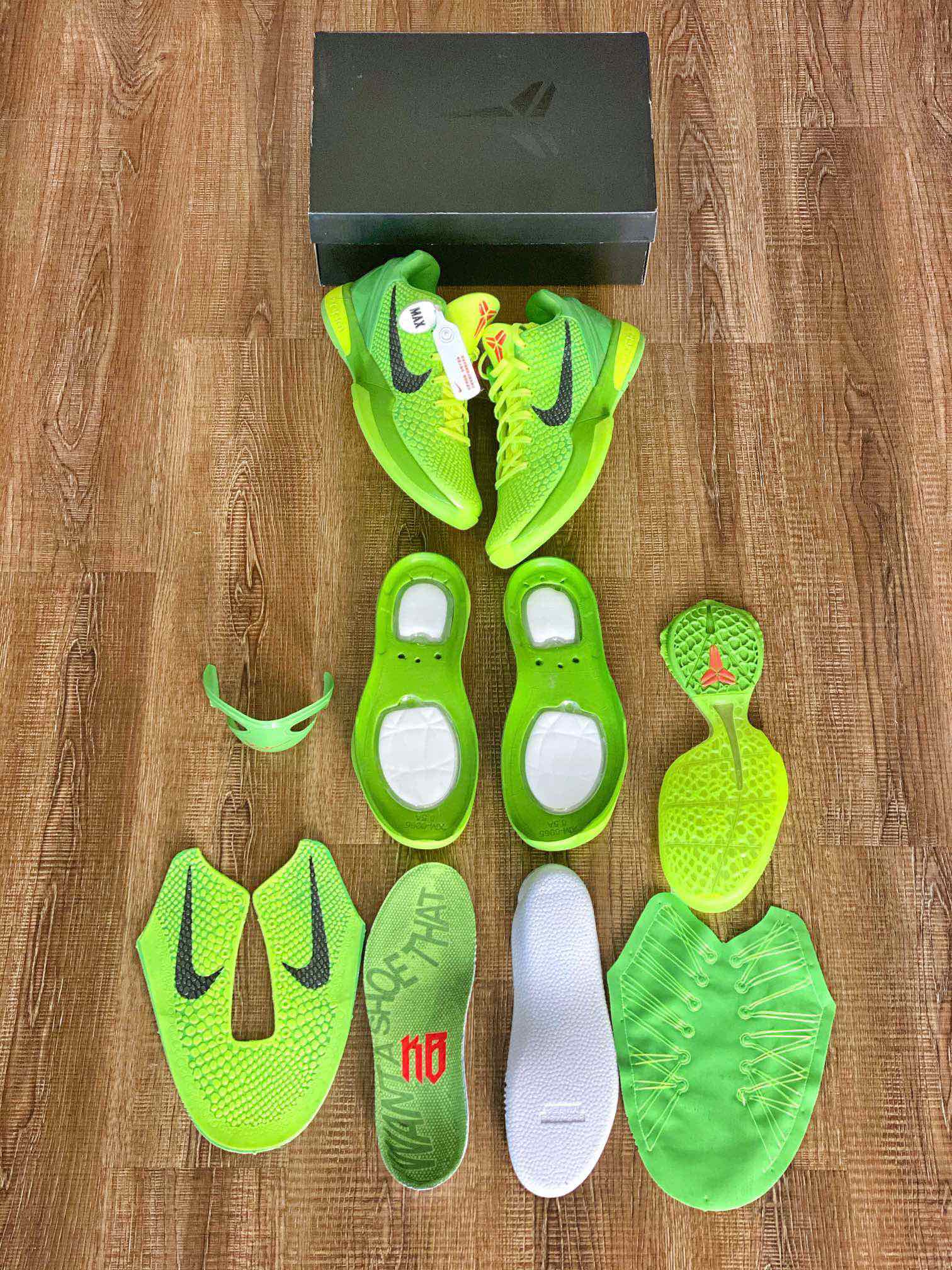 Kobe 6 Grinch - Image 2