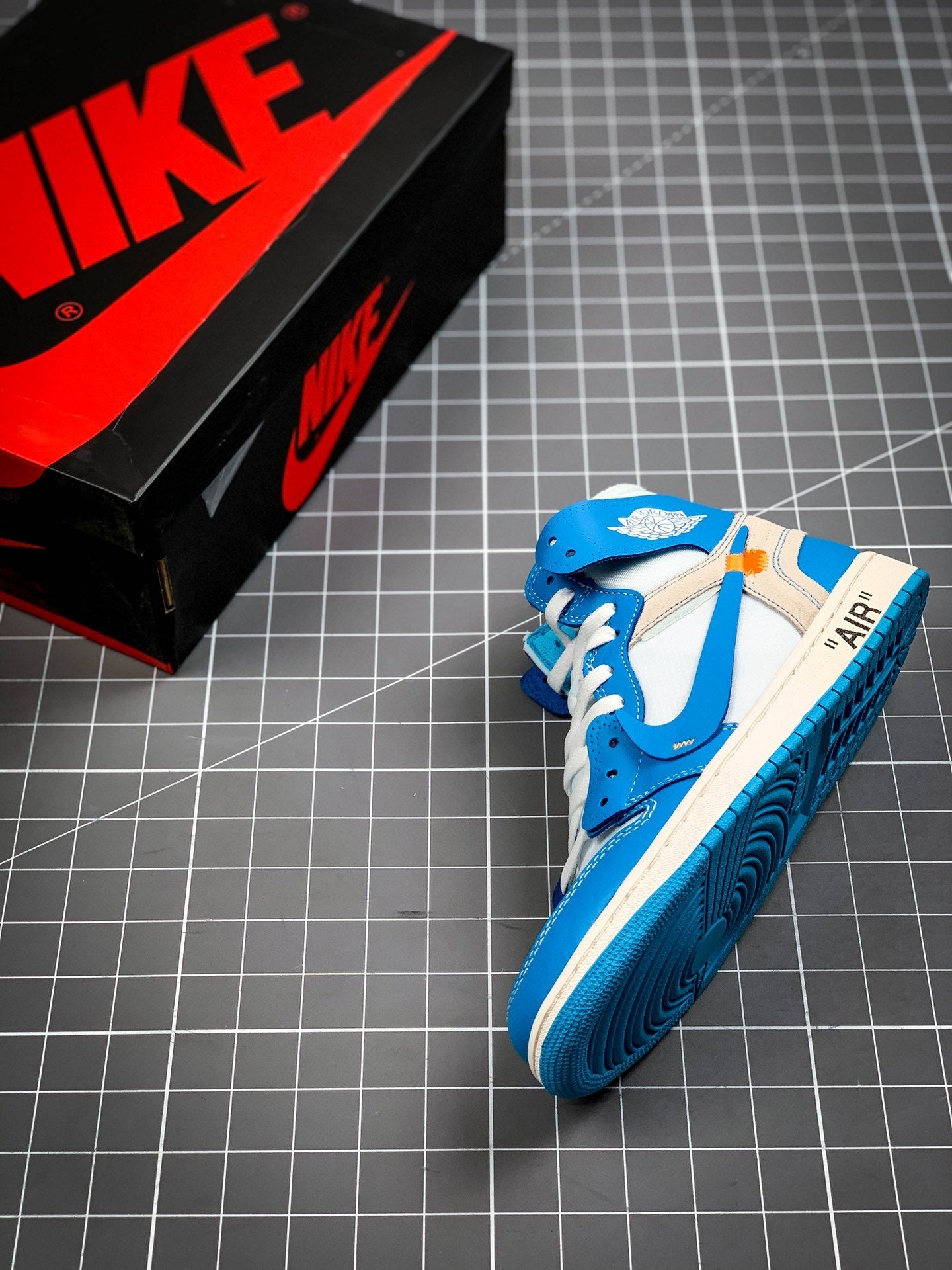 Jordan 1 Retro High Off-White University Blue - Image 3