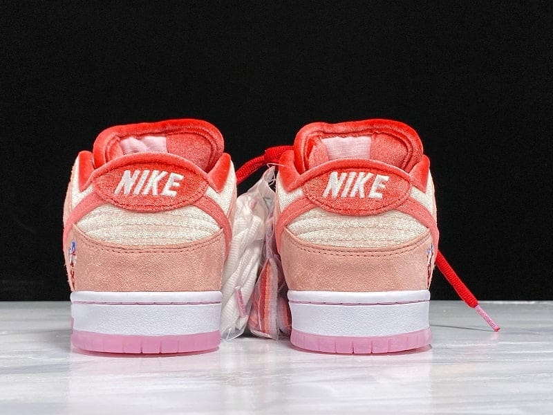 SB Dunk Low StrangeLove Skateboards - Image 8