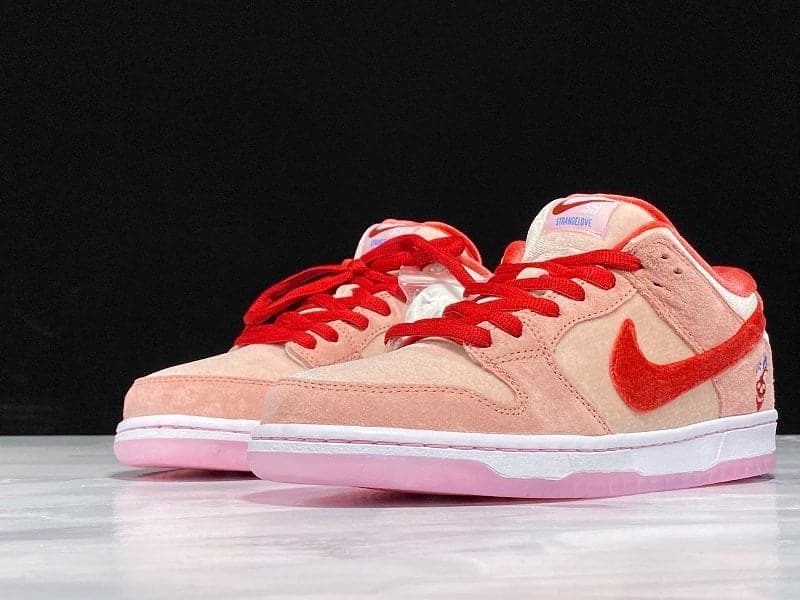 SB Dunk Low StrangeLove Skateboards - Image 2