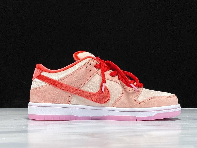 SB Dunk Low StrangeLove Skateboards - Image 3