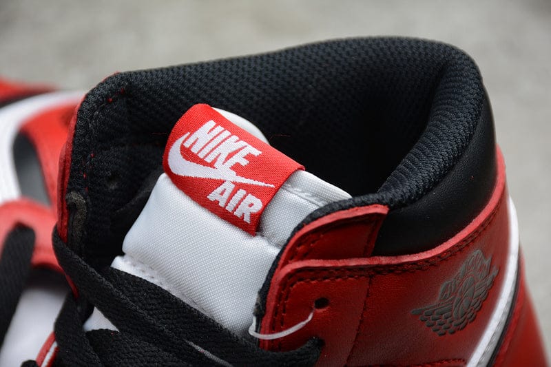 Jordan 1 Retro High Chicago - Image 9