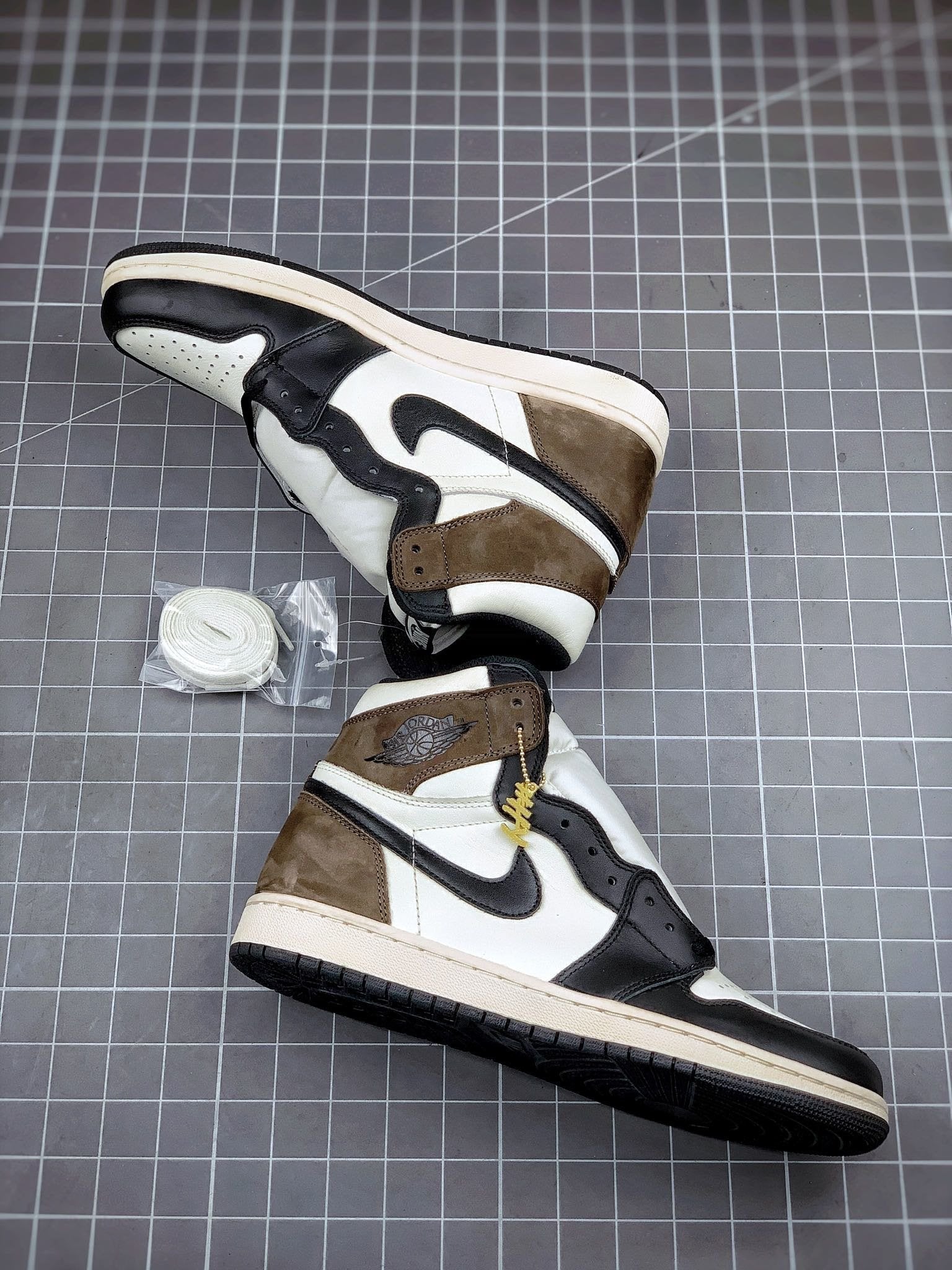 Jordan 1 Retro High Dark Mocha - Image 5