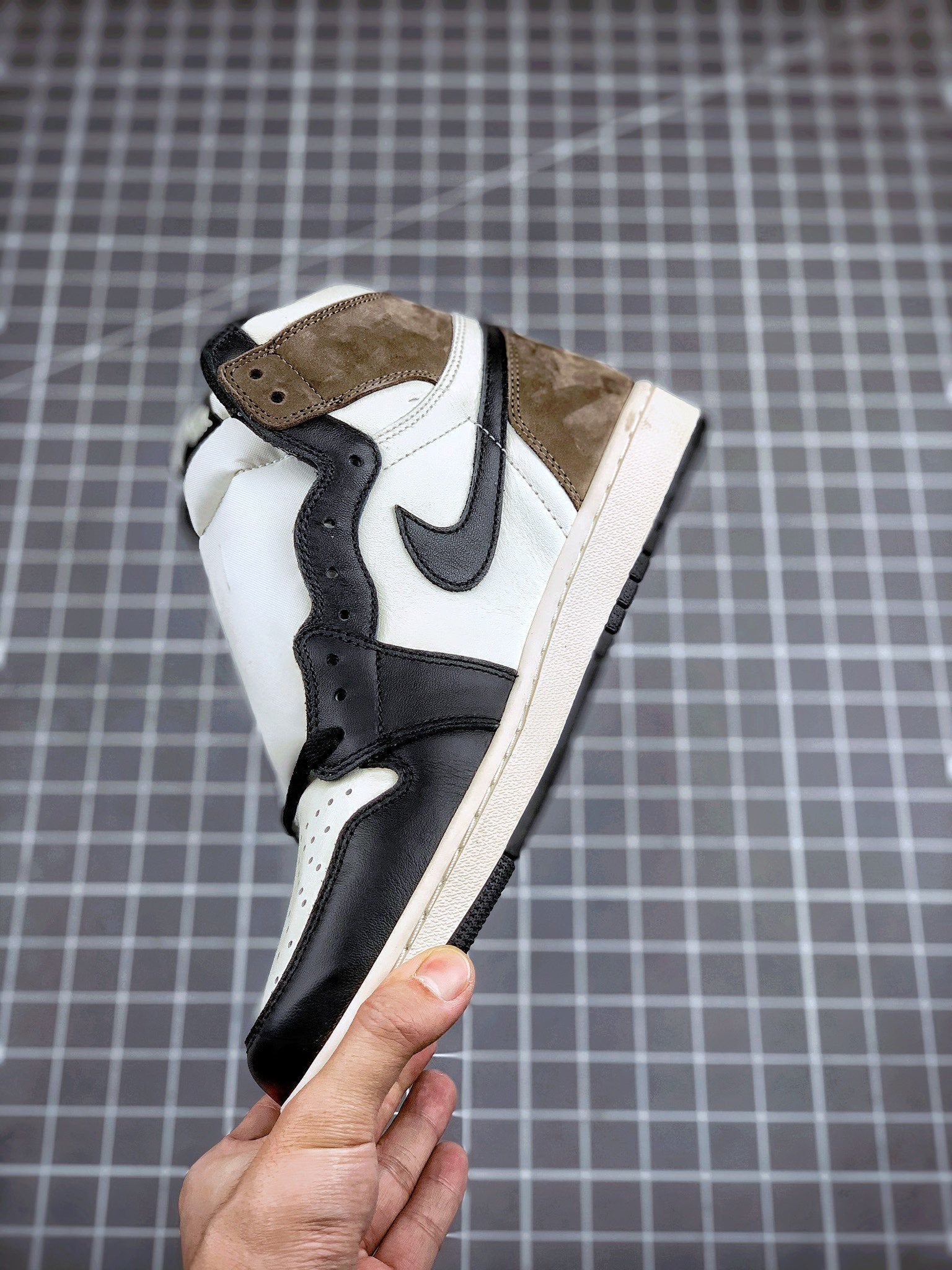 Jordan 1 Retro High Dark Mocha - Image 6