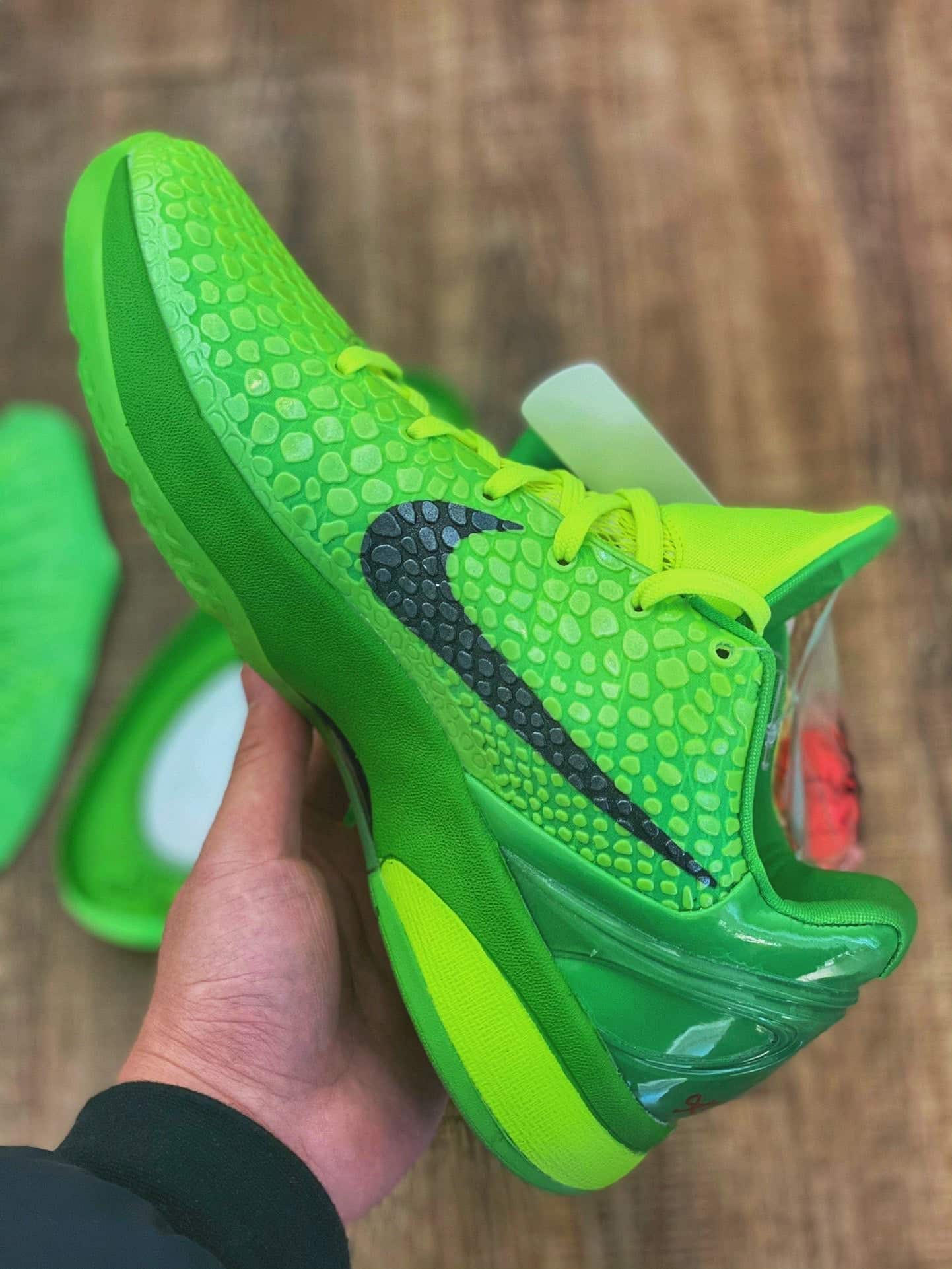 Kobe 6 Grinch - Image 5