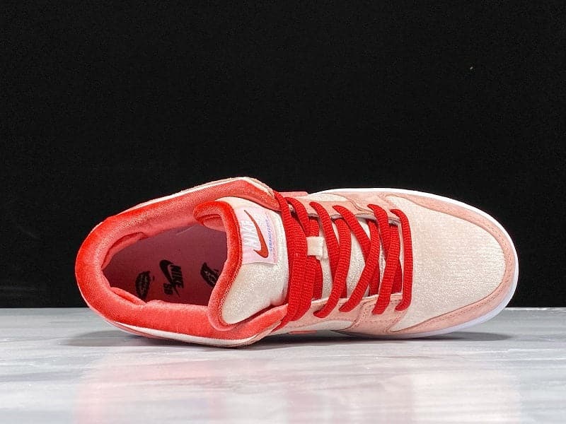 SB Dunk Low StrangeLove Skateboards - Image 4