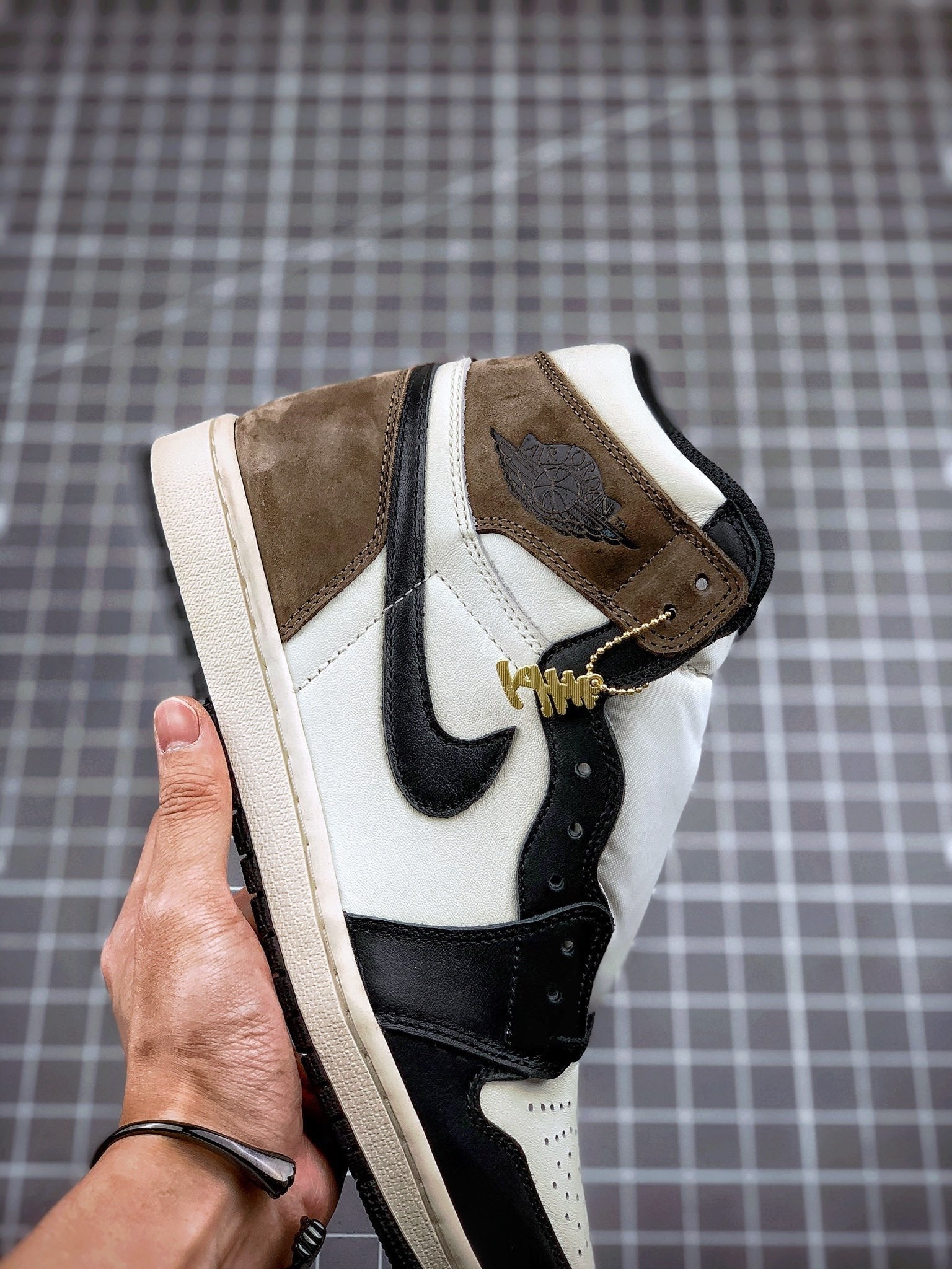 Jordan 1 Retro High Dark Mocha - Image 9