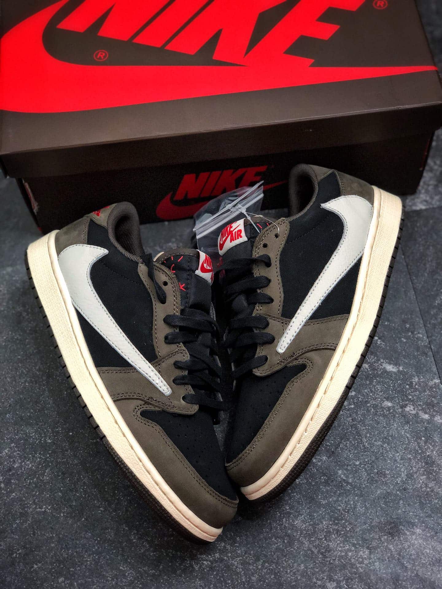 Jordan 1 Retro Low Travis Scott - Image 5